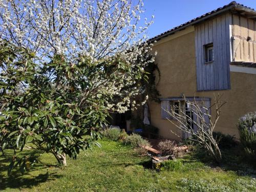 Dārzs, "Au campaner" chambres dans maison gasconne in Bartres