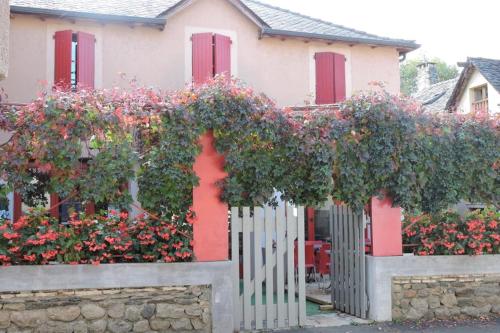 Hôtel Les Vignes Rouges - Hotel - Ispagnac