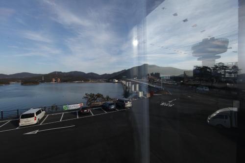 브릿지 호텔 (Tongyeong Bridge Hotel) in 용남면