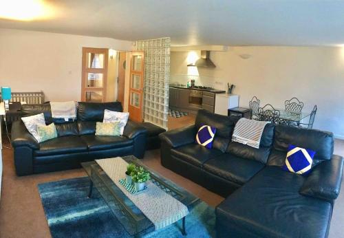 X Large Flat 2 Bthrm Bus/train Link Free Parking, Hillhead, Glasgow