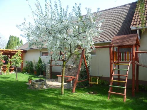 Napsugár Vendégház - image 5