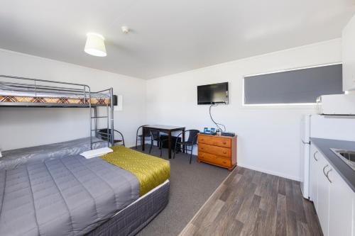Foxton Beach Holiday Park Room Type - Standard Cabin up to sleep 4