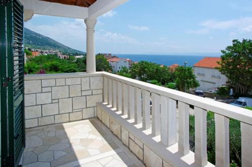  Apartments with a parking space Bol, Brac - 16620 in Bol