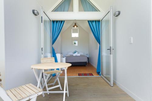 Foxton Beach Holiday Park Room Type - Standard Double Room
