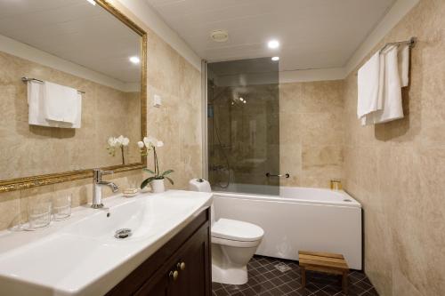 room detail thumbnail 2