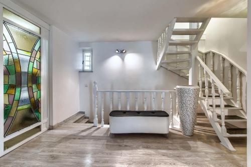 Black And White Suite - image 6