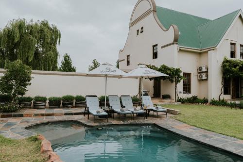 Swimming pool, CANA Vineyard Guesthouse in Paarl