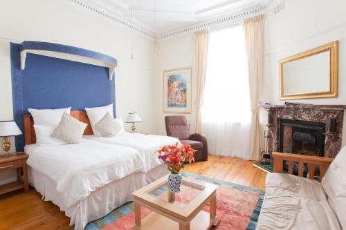 2 twin beds, 2 sofa beds