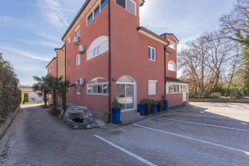  Apartment Irena in Karigador