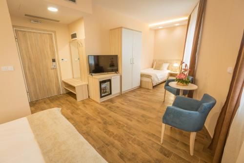 Hotel Mar Garni - image 9