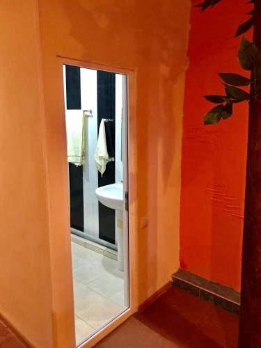 Bathroom, Castle House in Garni