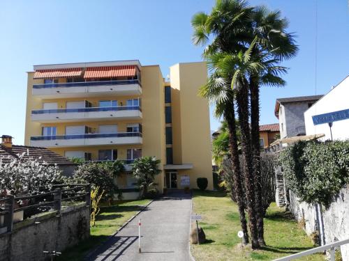 Exterior view, Minusio, Casa Gottardo - nahe Zentrum Locarno und See Lago Maggiore, mit Balkon und Parkplatz in Minusio