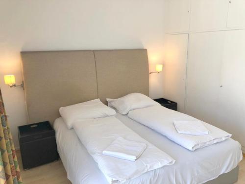 3 bedrooms, 4 beds