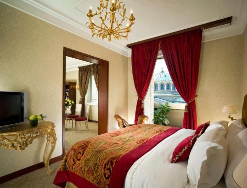 1 Bedroom Executive Suite, 1 King bed, Sveta Nedelya View