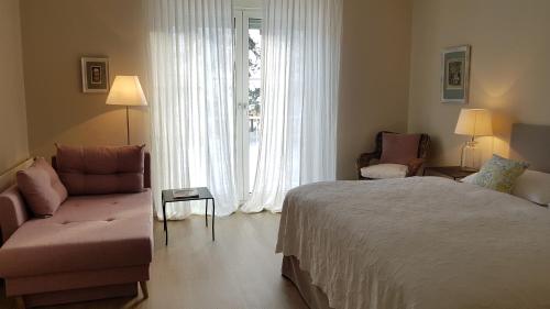 The Little Guesthouse - image 11