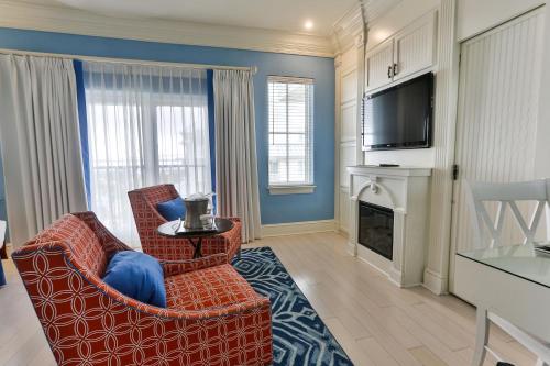 Charleston Harbor Resort & Marina
