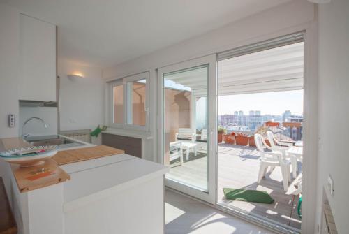 Exclusive rooftop apartment with large terrace in Solari/Tortona, Milán (fotografie 6)