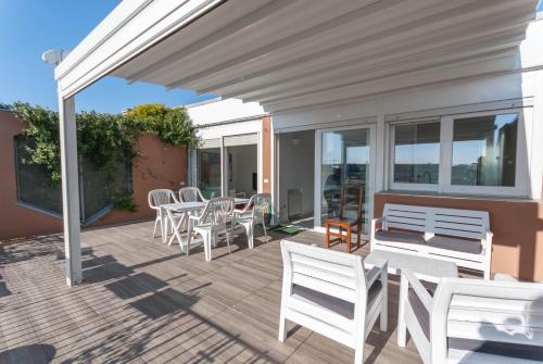 Exclusive rooftop apartment with large terrace in Solari/Tortona, Milán