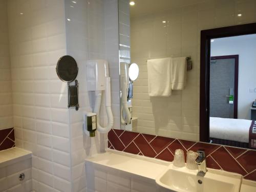 Best Western Plus London Wembley Hotel - image 5