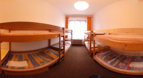 1 bunk bed