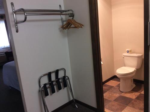 Sports Club Motel - image 5