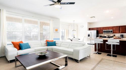 Windsor Hills 6 Bedrooms Pool Villa, 2.5 miles to Disney - 2607DS in Orlando, USA