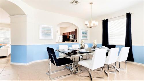 Windsor Hills 6 Bedrooms Pool Villa, 2.5 miles to Disney - 2607DS in Orlando, USA
