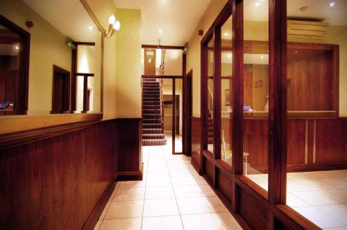 Westbury Hotel Kensington - image 9