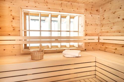 2 bedrooms, 6 beds
