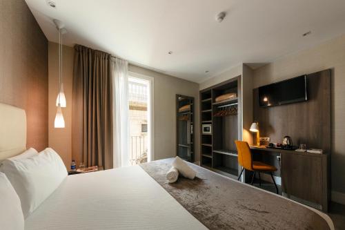 Hotel Oasis - main image