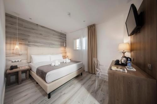 Hotel Oasis - image 2