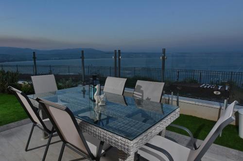 Balcony/terrace, Ariston luxury Garden Apartment with a Pool in Tiberias