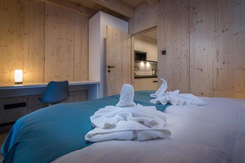 One-Bedroom Apartment image 8