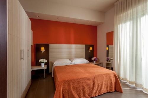 Double or Twin Room image 4