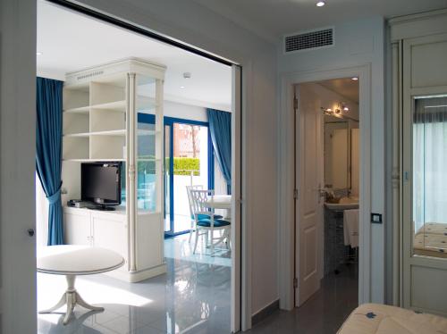 Masd Mediterraneo Hotel Apartamentos Spa - Accommodation - Castelldefels