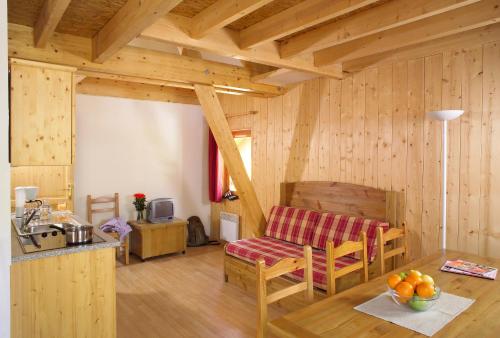 4 twin beds, 4 bunk beds, 1 sofa bed