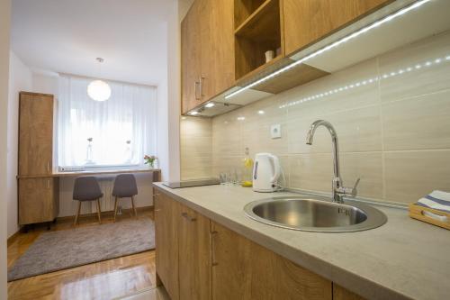 Thomas Residence - image 14