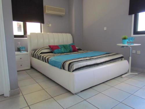 One-Bedroom Apartment with City View image 7