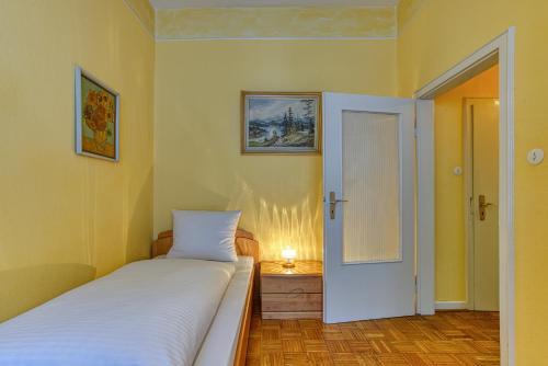 FF&E Hotel Carlton - image 6