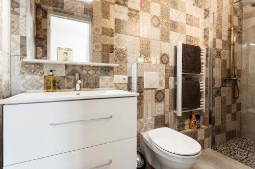 Chic appartement Centre NICE au calme vue colline - image 14