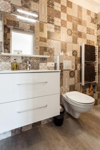 Chic appartement Centre NICE au calme vue colline - image 10