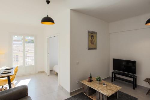 Chic appartement Centre NICE au calme vue colline - image 4