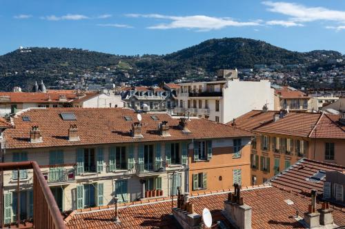 Chic appartement Centre NICE au calme vue colline - image 5