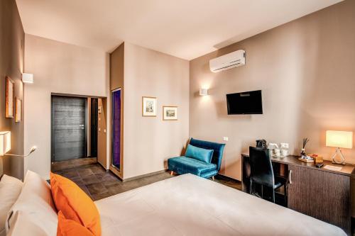 Junior Suite with Balcony image 6