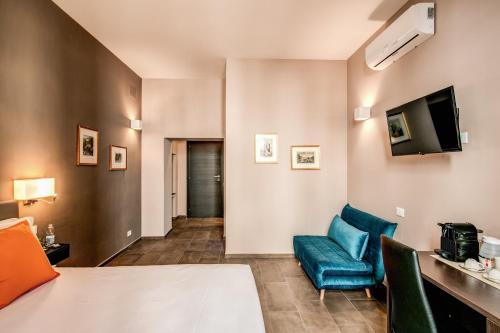 Junior Suite with Balcony image 3