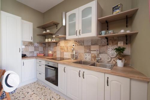  Vinieris Villas - Rea's Luxury Apartment in Lixouri