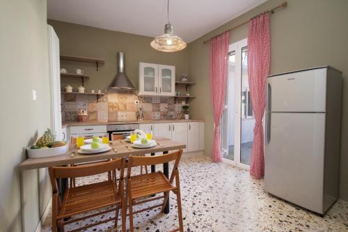  Vinieris Villas - Rea's Luxury Apartment in Lixouri