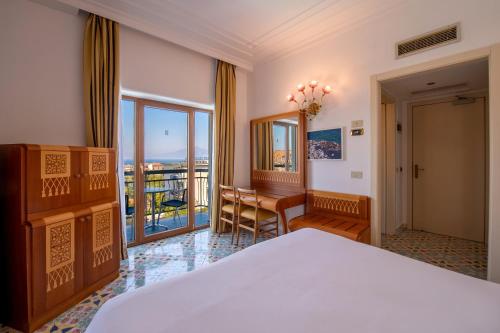 Grand Hotel Flora Grand Hotel Flora is a popular choice amongst travelers in Sorrento, whether exploring or just passing through. The hotel has everything you need for a comfortable stay. Service-minded staff will welc