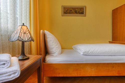 FF&E Hotel Carlton - main image