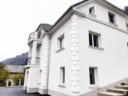 Villa Hillside Apartment - Jesenice